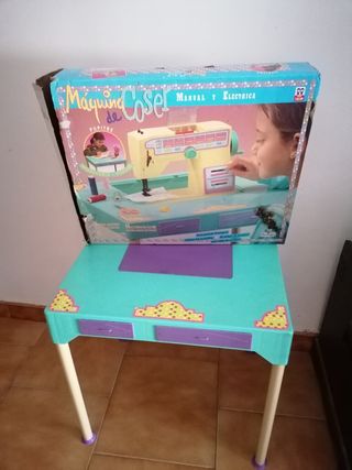Máquina coser y pupitre Román años 90