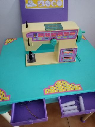 Máquina coser y pupitre Román años 90