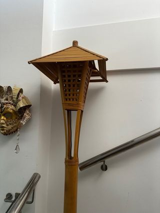 Lámpara pie bambú marrón