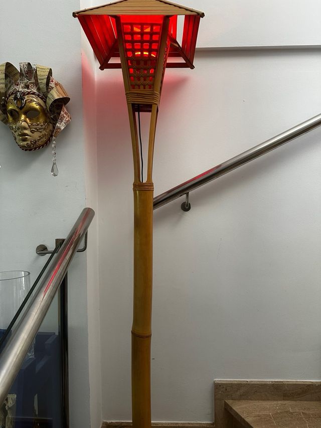 Lámpara pie bambú marrón