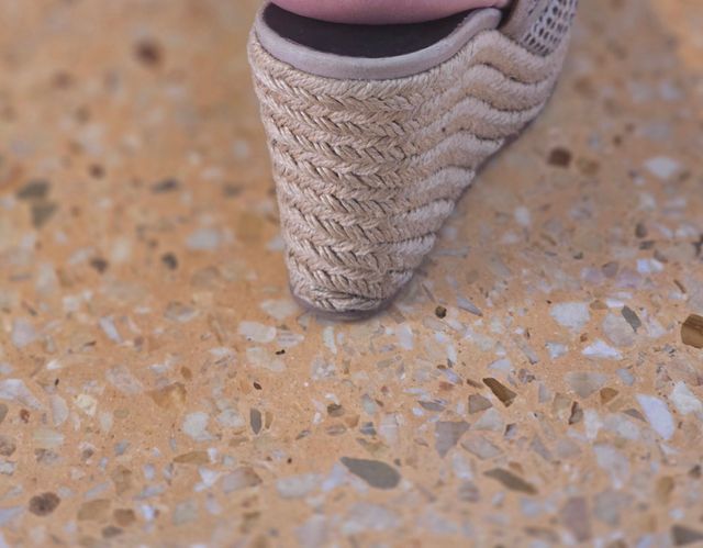 Sandalias cuña beige