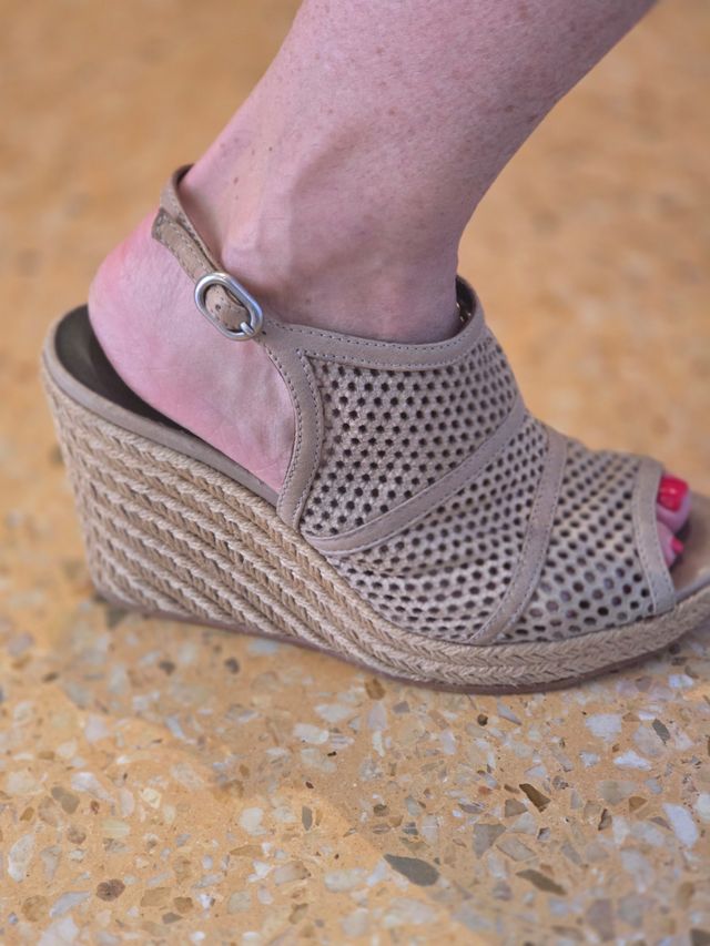 Sandalias cuña beige