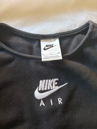 Top Nike Air negro