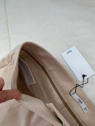 Pantalones cortos con cinturón MANGO. Sin estrenar