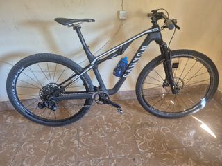 Bicicleta MTB 29" RockShox