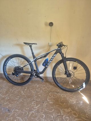 Bicicleta MTB 29" RockShox