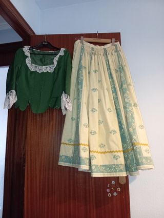 Traje regional: Falda y corpiño