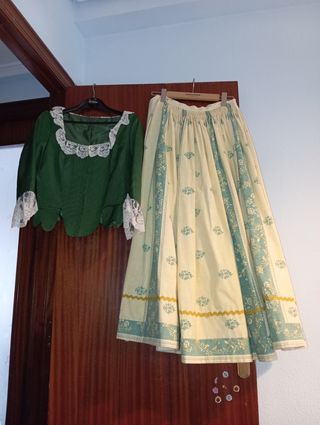 Traje regional: Falda y corpiño