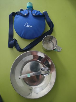 KIT CAMPING: CANTIMPLORA, PLATO, CUBIERTOS Y TAZA