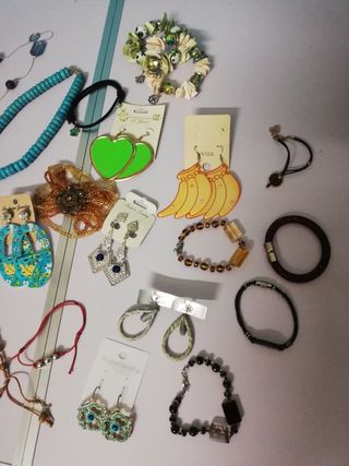 Collana e braccialetti multicolor