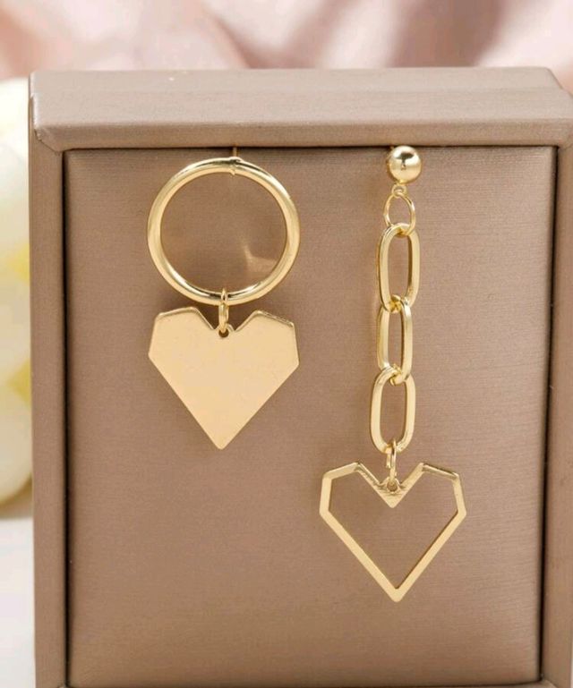 Pendientes dorados | Diseño corazón y cruz