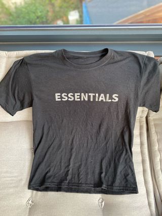 Camiseta Essentials negra