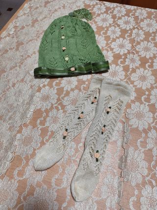 Goyesca verde y calcetines 
