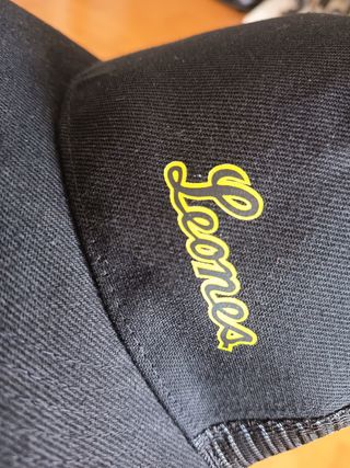 Gorra Leones negra c/amarillo