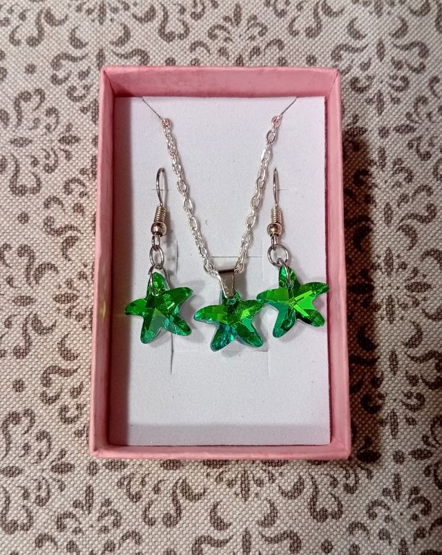 Collar y pendientes estrellas verdes