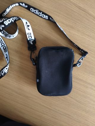 Riñonera Adidas negra