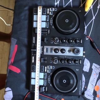 Mesa mezclas Hercules DJControl Impulse 200 MK2