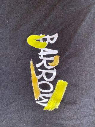 Camiseta Barrow - Negra c/Amarillo