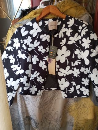 Chaqueta flores blanco-negro talla S