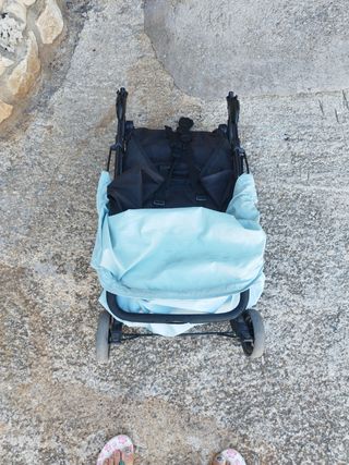 Silla paseo bebé ligera, se reclina bastante.