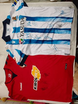 Camisetas de futbol firmadas y la de pacheco usada