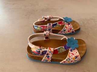 Sandalias niña Desigual