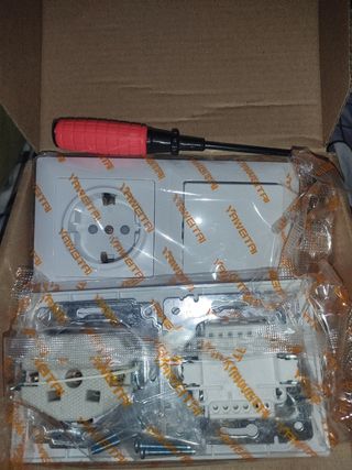 2 enchufes con interruptor YAWETA