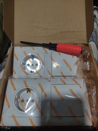 2 enchufes con interruptor YAWETA