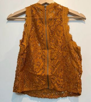 Top encaje naranja sin mangas