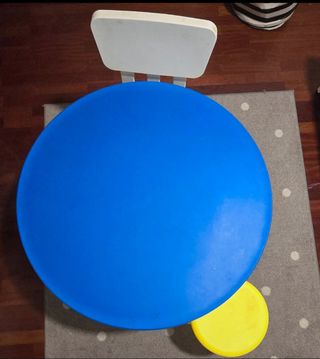 Mesa infantil IKEA redonda + 2 sillas Ikea