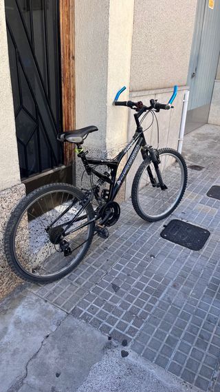 Bicicleta montaña doble suspensión