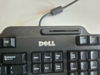 Teclado Dell negro con lector tarjetas. Con cable 
