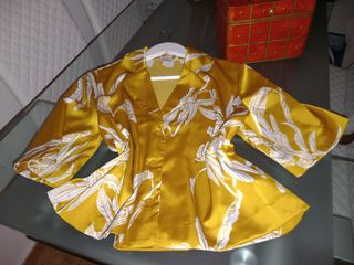 Blusa camisa dorada - hojas Blancas