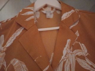 Blusa camisa dorada - hojas Blancas