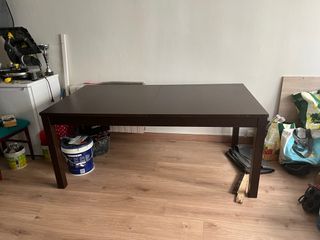 Mesa extensible marrón