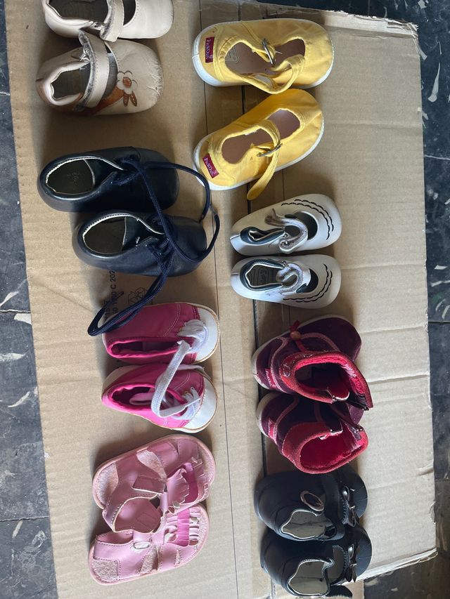 8 pares zapatos bebé 17-18