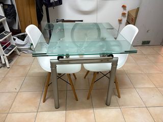 Mesa cristal moderna - salón
extensible 
2 sillas 