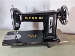 Máquina coser Necchi antigua