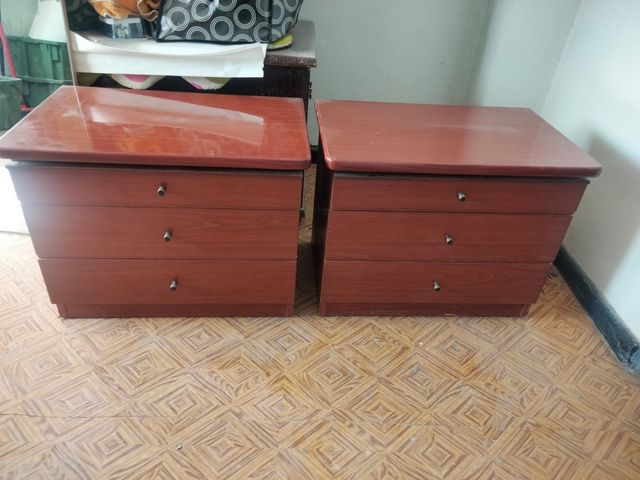 2 Mesillas de noche de madera