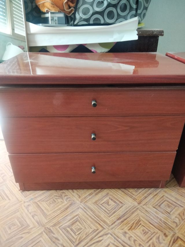 2 Mesillas de noche de madera