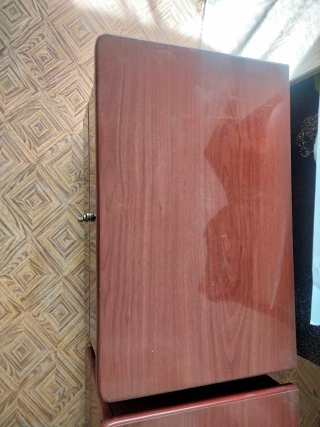 2 Mesillas de noche de madera