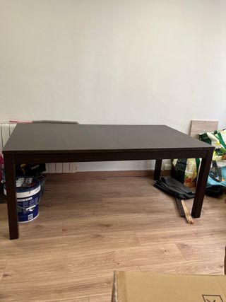 Mesa extensible marrón