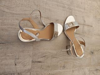 Sandalias Guess Plata