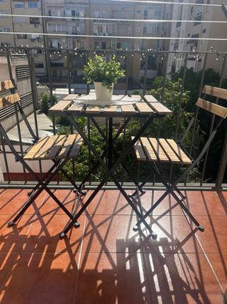 Mesa y sillas plegables - exterior