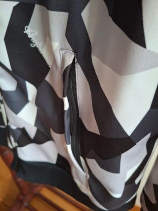 Cazadora deportiva negra y blanca- "camo"