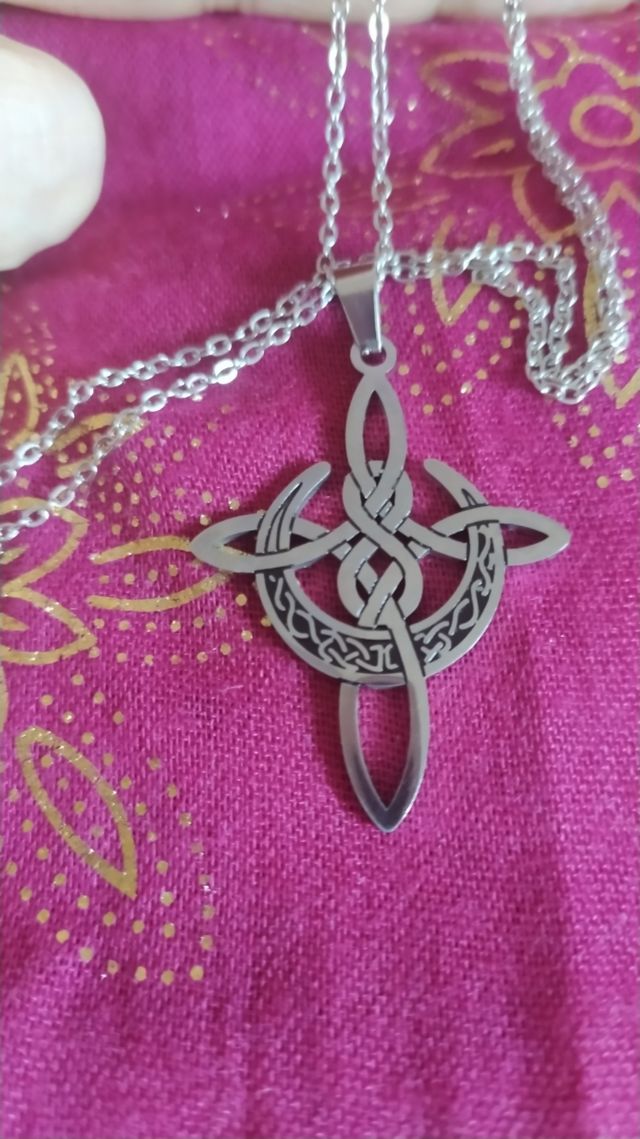 Colgante Nudo de Bruja