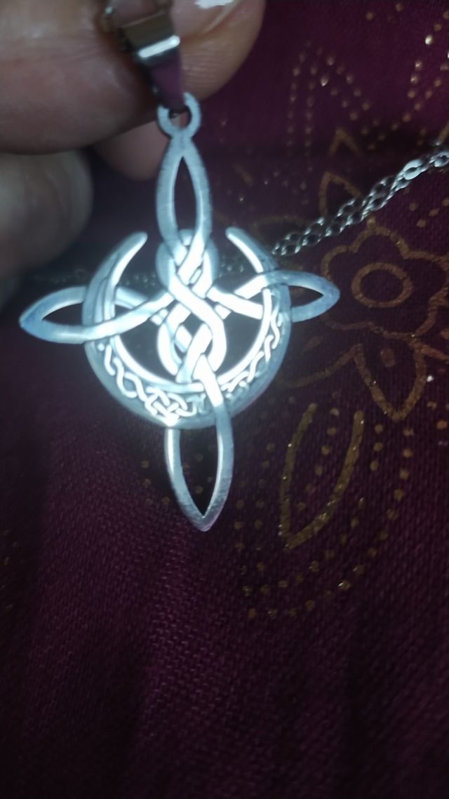 Colgante Nudo de Bruja