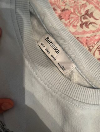 Sudadera Bershka azul cropped