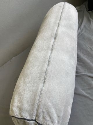 Cojín cilíndrico Ikea gris claro