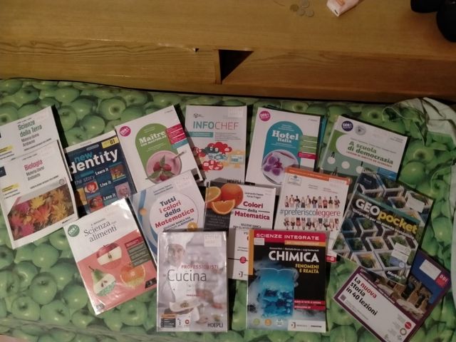 Vari libri scolastici